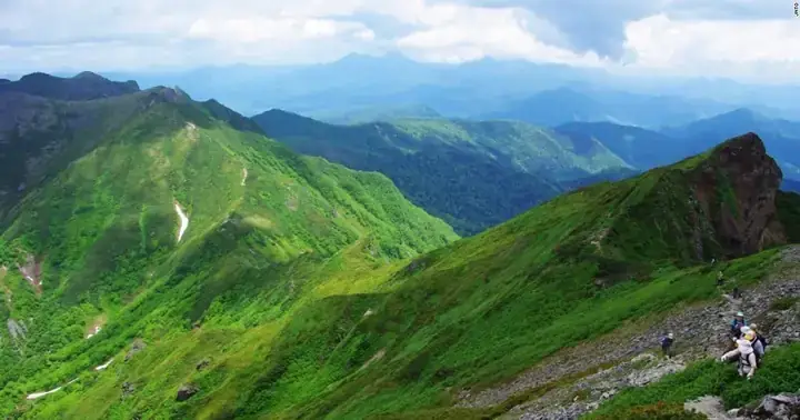 Mơ Thấy Núi Non Hùng Vĩ: Ý Nghĩa Và Phân Tích Đa Chiều