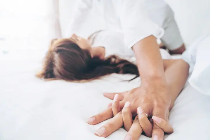 Mơ Thấy Quan Hệ Với Chồng: Ý Nghĩa Tâm Lý, Văn Hóa Và Những Điều Cần Biết