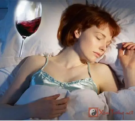 Mơ Thấy Rượu Trắng: Ý Nghĩa Và Điềm Báo Theo Nhiều Góc Độ