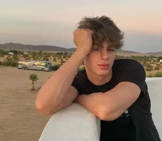 Mơ Thấy Tàu Hỏa Bị Lật: Ý Nghĩa Thực Tế Và Cách Đối Phó Khi Gặp Giấc Mơ Này