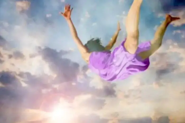 Giấc Mơ Tường Nhà Sập: Giải Mã Ý Nghĩa Từ Tâm Lý Đến Phong Thủy