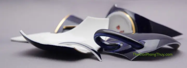 Nằm Mơ Thấy Bát Đĩa Vỡ: Giải Mã Ý Nghĩa Toàn Diện Và Lời Khuyên Thực Tế