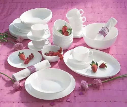 Nằm Mơ Thấy Bát Đĩa Vỡ: Giải Mã Ý Nghĩa Toàn Diện Và Lời Khuyên Thực Tế