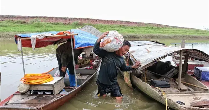 Nằm Mơ Thấy Bắt Trai Hến: Giải Mã Ý Nghĩa Điềm Báo Và Lời Khuyên Thực Tế