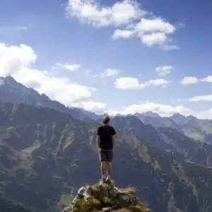 Ý Nghĩa Giấc Mơ Thấy Cầu Thang: Điềm Báo Thành Công Hay Thử Thách?