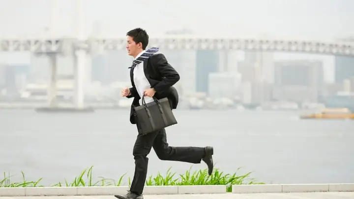 Giấc Mơ Chạy Trốn: Ý Nghĩa Tâm Lý Và Điềm Báo Theo Từng Tình Huống