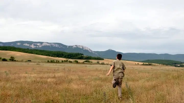 Giấc Mơ Chạy Trốn: Ý Nghĩa Tâm Lý Và Điềm Báo Theo Từng Tình Huống