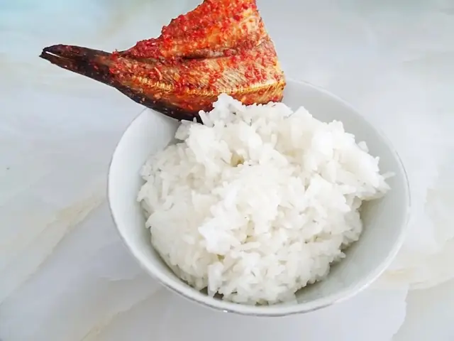 Nằm Mơ Thấy Cơm Trắng: Ý Nghĩa Tâm Linh Và Giải Mã Chi Tiết