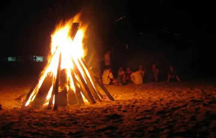 Giấc Mơ Thấy Lửa Cháy Nhà: Giải Mã Chi Tiết Ý Nghĩa Và Điềm Báo