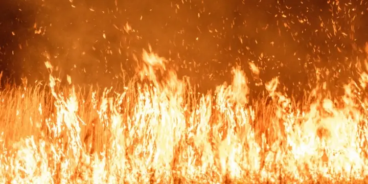 Giấc Mơ Thấy Lửa Trên Trời: Ý Nghĩa Từ Tâm Lý Đến Văn Hóa