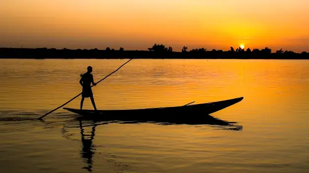 Nằm Mơ Thấy Mình Lội Sông: Ý Nghĩa Và Lời Giải Đáp Toàn Diện