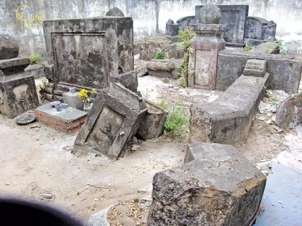 Nằm Mơ Thấy Mộ Mả: Giải Mã Ý Nghĩa Tâm Linh Và Thực Tế