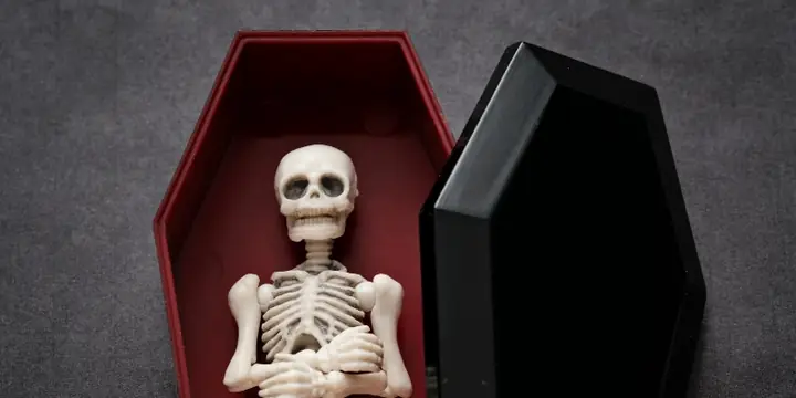 Nằm Mơ Thấy Quan Tài Là Điềm Gì? Giải Mã Ý Nghĩa Theo Phật Pháp