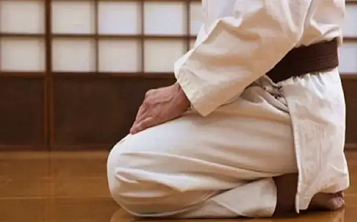 Giấc Mơ Quỳ Lạy Người Khác: Ý Nghĩa Sâu Sắc Và Lời Khuyên