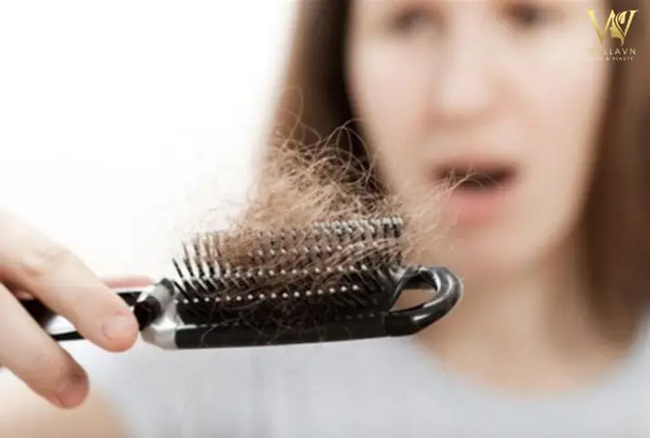 Giấc Mơ Thấy Vuốt Tóc Rụng: Giải Mã Từ Góc Nhìn Tâm Lý Học Và Sức Khỏe