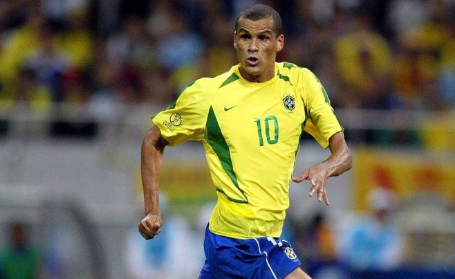 Rivaldo ở màu áo ĐTQG. Nguồn : FLY88