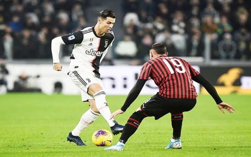 Elastico yêu cầu cầu thủ phối hợp linh hoạt giữa má ngoài và má trong bàn chân